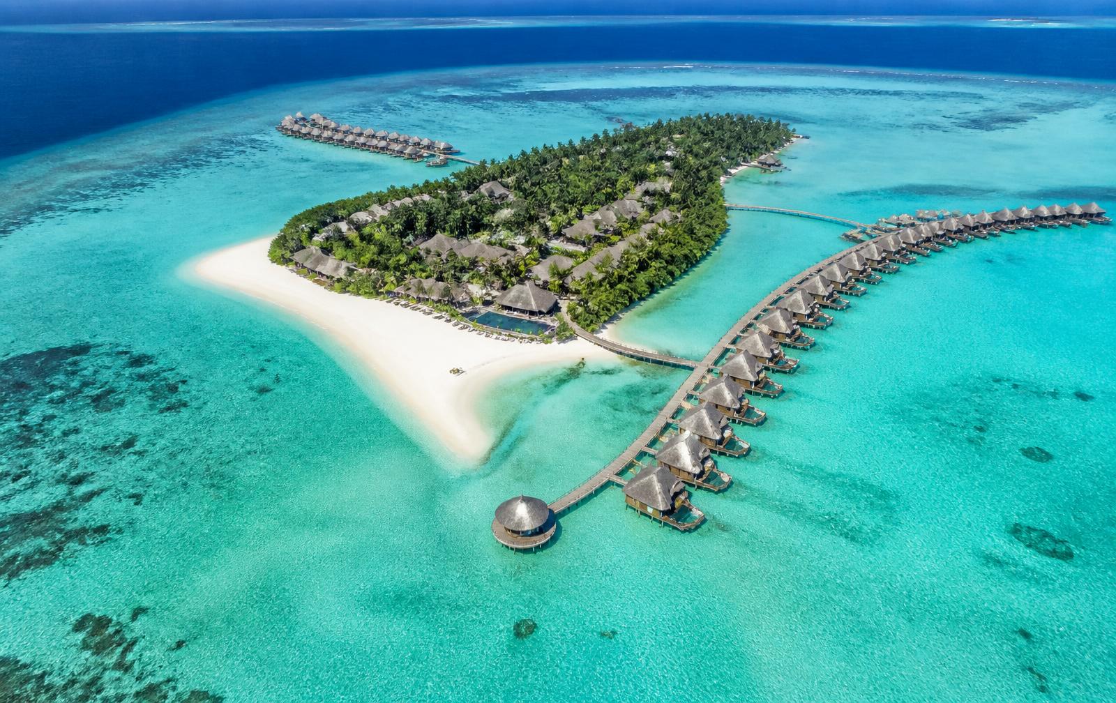 Four Seasons Landaa Giraavaru — Baa Atoll · UNESCO Biosphere Reserve
